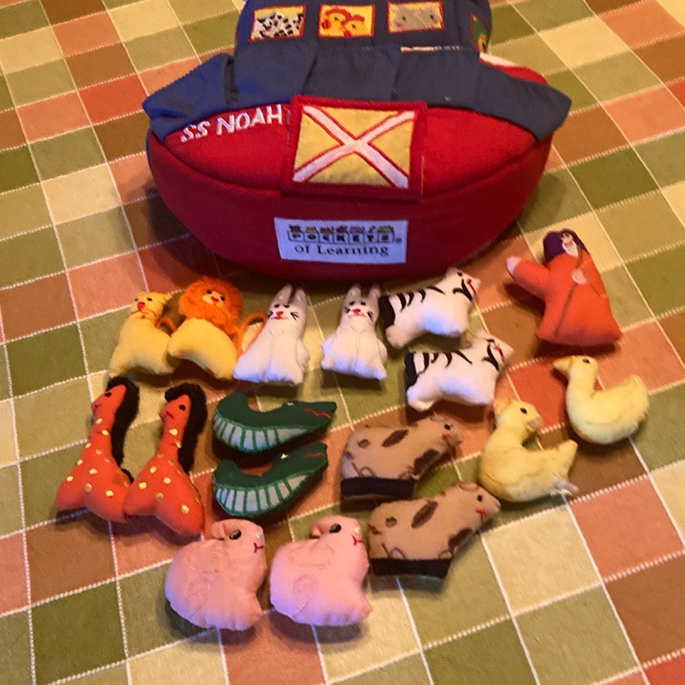 Pockets of Learning SS Noah’s Ark cloth plush play set animals and case